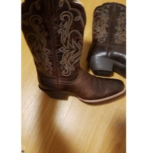 ARIAT BOOTS